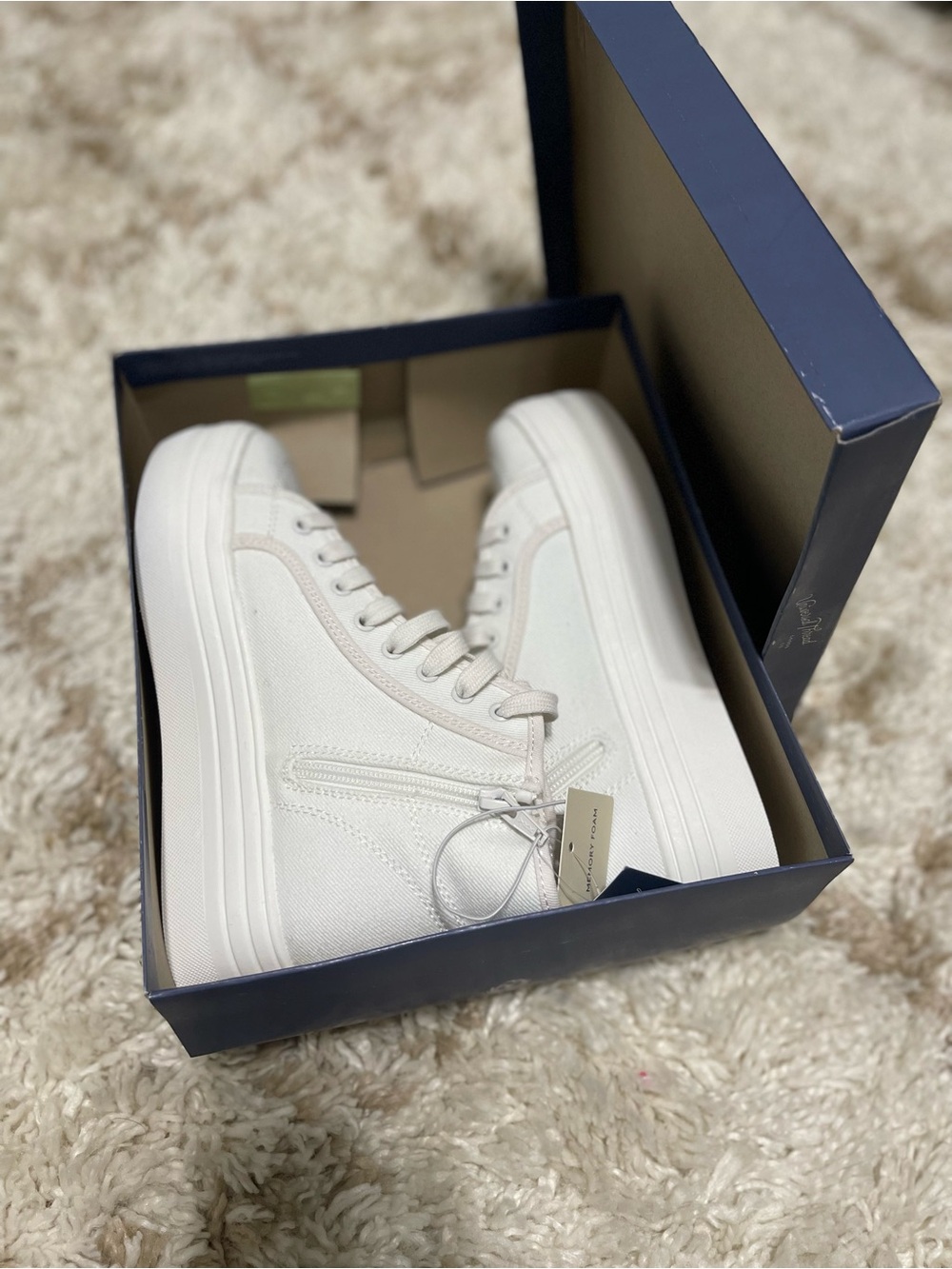 Universal Thread Cassie Sneakers White Memory Foam Size 6 NIB - Picture 6 of 13